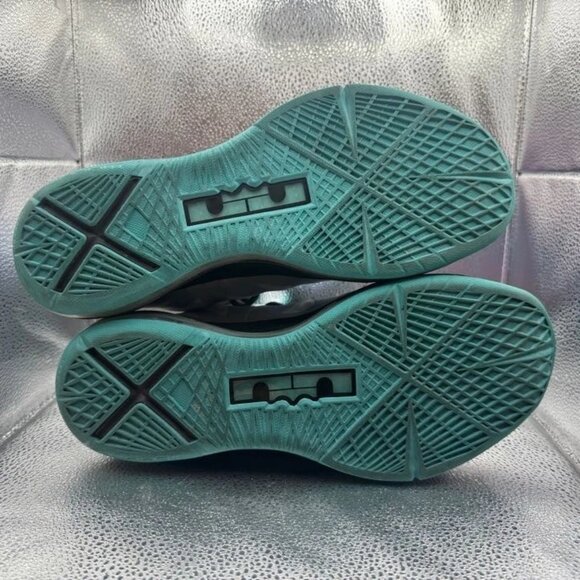 Size 12 - Nike LeBron 10 Pure Platinum Mens Blue Purple White Sneaker 541100-008 - Picture 9 of 10